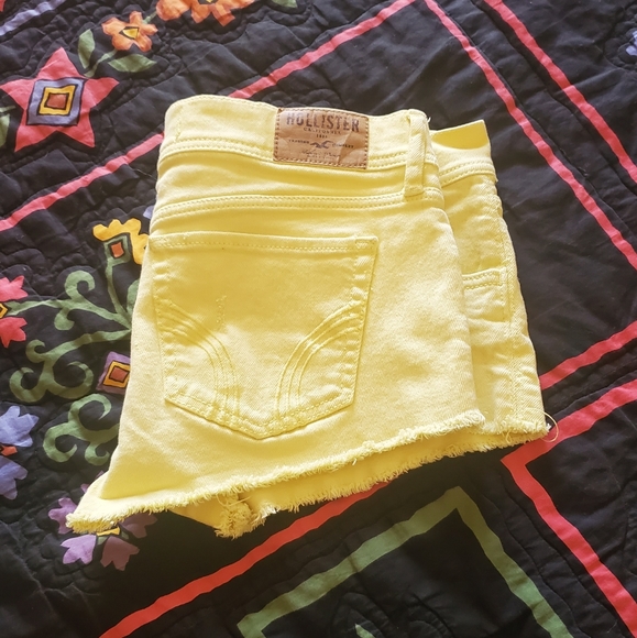 HOLLISTER yellow cheeky shorts sz 7 w28 - Picture 3 of 5